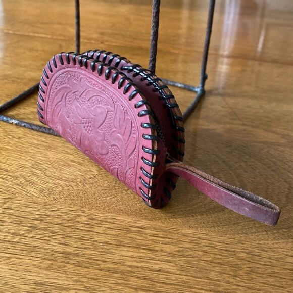 Vintage tooled Floral Coin Purse EUC. - Picture 2 of 7